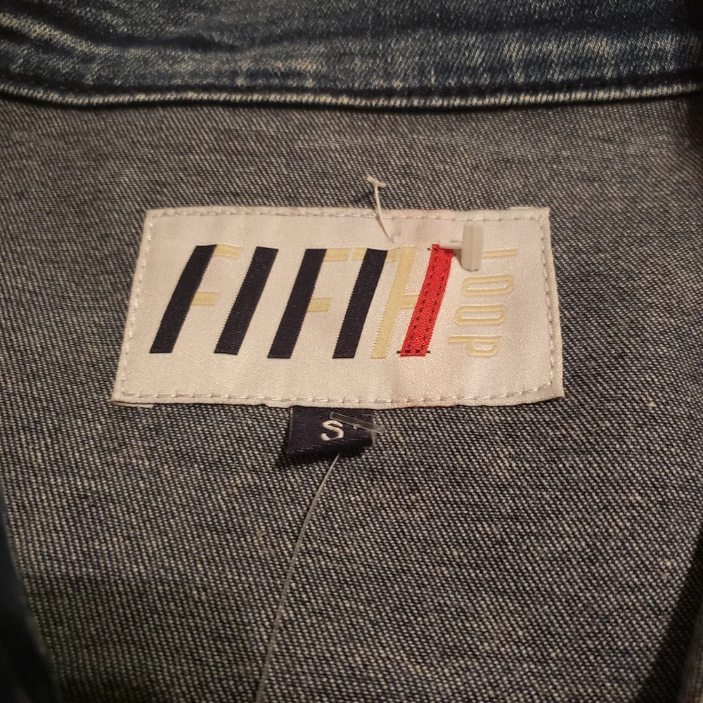 Mens Fifth Loop small jacket with fur bear emblem on back. - Picture 4 of 10
